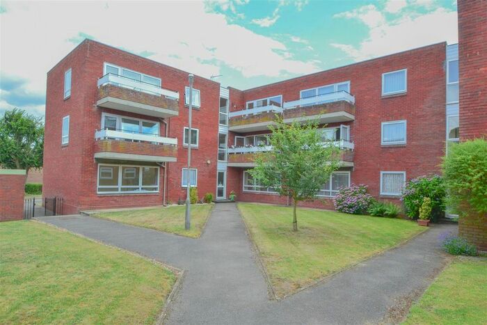 2 Bedroom Flat To Rent In Lansdowne Court, Churchfields, Broxbourne EN10