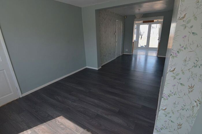 3 Bedroom Terraced House To Rent In Heneage Road, Grimsby, DN32