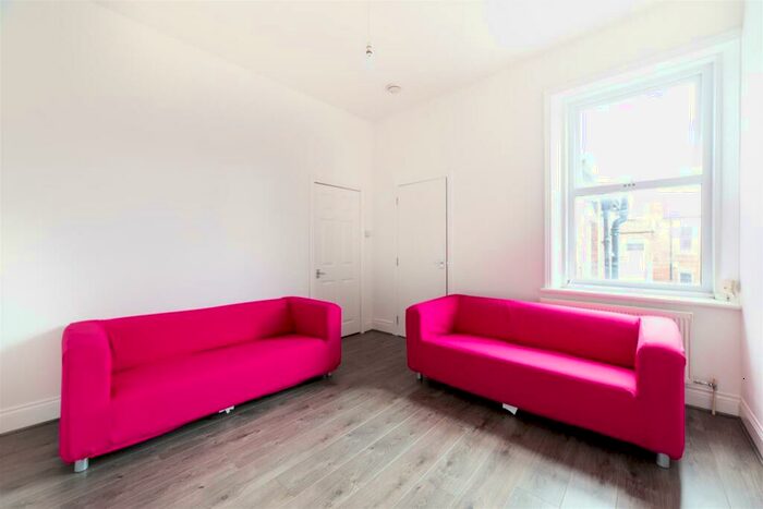 3 Bedroom Flat To Rent In £pppw - Lavender Gardens, West Jesmond, NE2