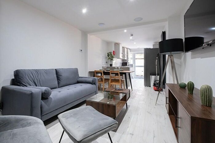 6 Bedroom Semi-Detached House To Rent In Kelsey Street, Lincoln, LN1