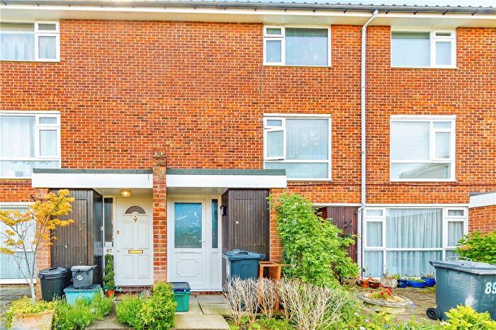 2 Bedroom Maisonette For Sale In Holmbury Grove, Featherbed Lane, Croydon, CR0