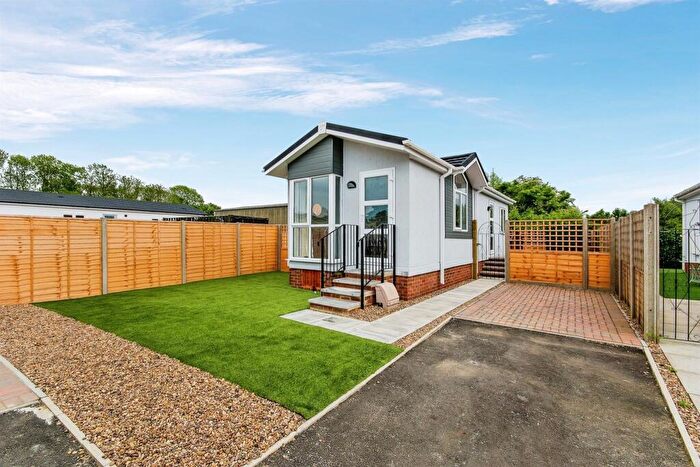 1 Bedroom Park Home For Sale In Martin Dales, Woodhall Spa, LN10