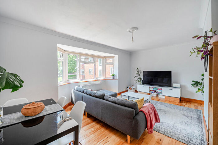 3 Bedroom Flat For Sale In Bromley Road, Shortlands, Bromley, BR2