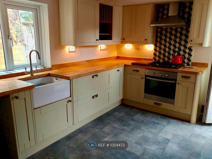 2 Bedroom Flat To Rent In Kingshill Road, Swindon, SN1