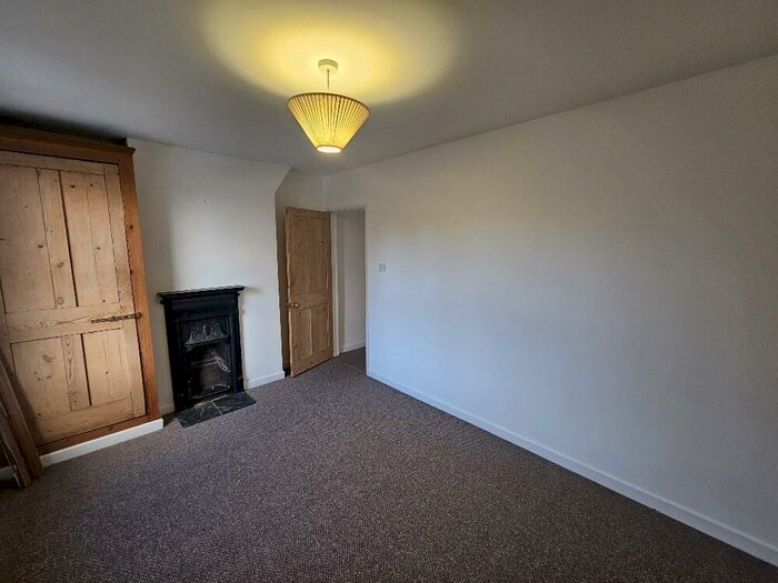 2 Bedroom Terraced House To Rent In Bath Road, OX16