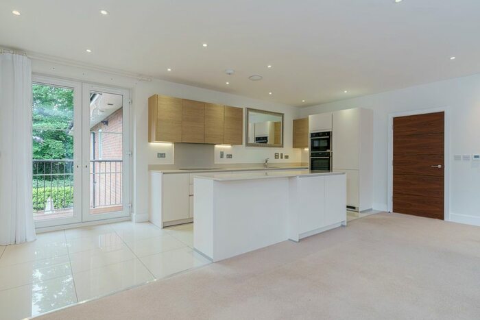2 Bedroom Flat To Rent In Station Road, Beaconsfield, HP9