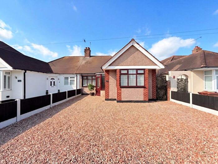 2 Bedroom Semi-Detached Bungalow For Sale In Heathview Road, North Grays, RM16