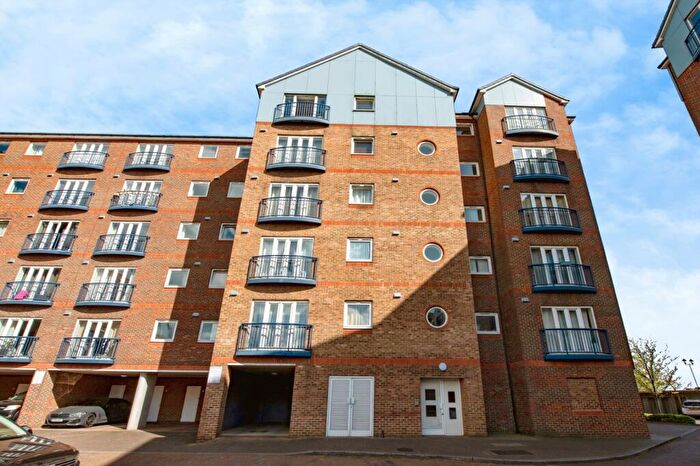 2 Bedroom Flat For Sale In Argent Court, Argent Street, Grays, Essex, RM17