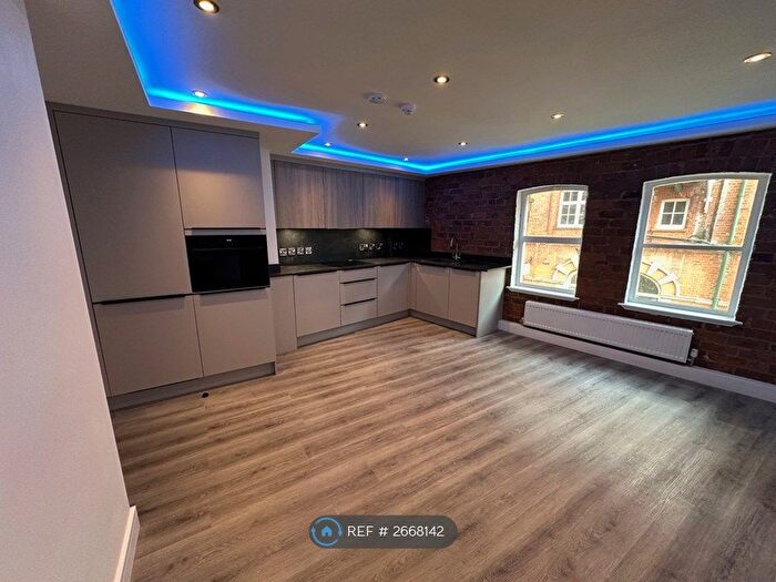 2 Bedroom Flat To Rent In Silvester House, Hull, HU1