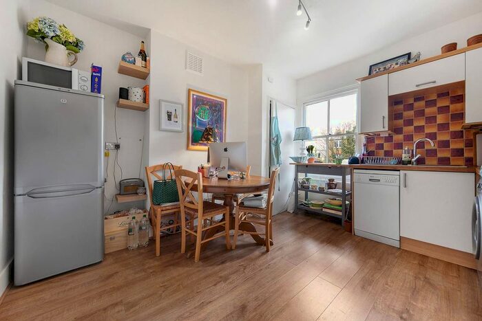 1 Bedroom Flat To Rent In Rosenau Road, Battersea Park, Battersea, London, SW11