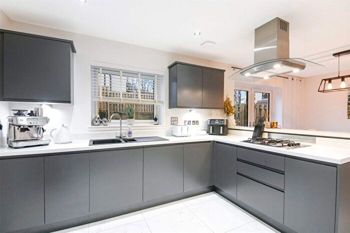 4 Bedroom Detached House For Sale In Binnie Crescent, Gartcosh, Glasgow, North Lanarkshire, G69