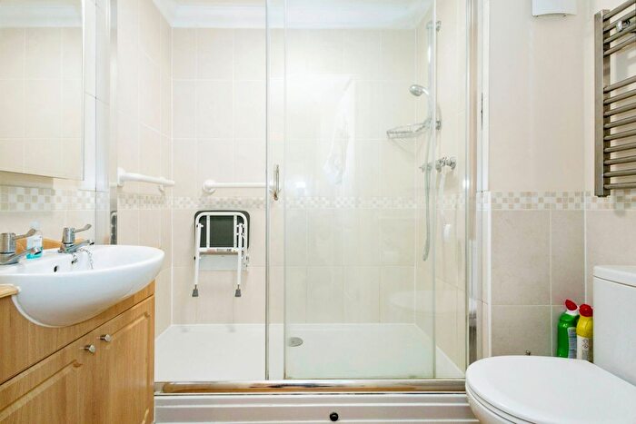 2 Bedroom Flat For Sale In New Brighton Road, Emsworth, Hampshire, PO10