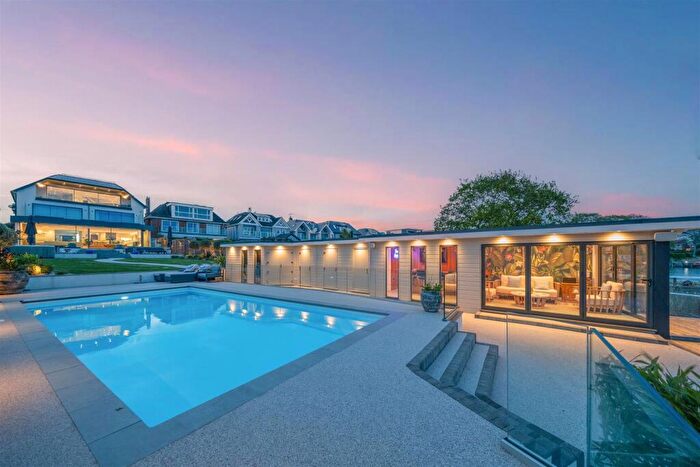 5 Bedroom Detached House For Sale In Elms Avenue, Lilliput, BH14