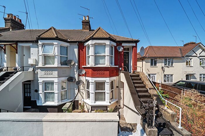 2 Bedroom Maisonette For Sale In Riverdale Road, Erith, DA8