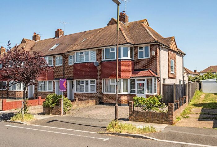 3 Bedroom End Of Terrace House For Sale In Kingsbridge Road, Morden, SM4