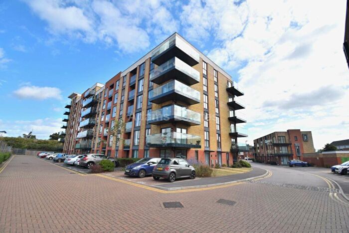 3 Bedroom Penthouse To Rent In Oscar Wilde Road, Reading, RG1