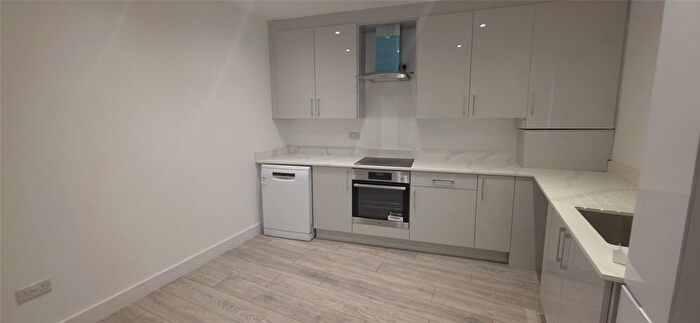 3 Bedroom Flat To Rent In High Street, Yiewsley, West Drayton, UB7