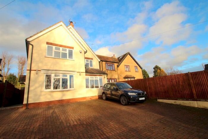 6 Bedroom Detached House To Rent In Belswains Lane, Hemel Hempstead, HP3