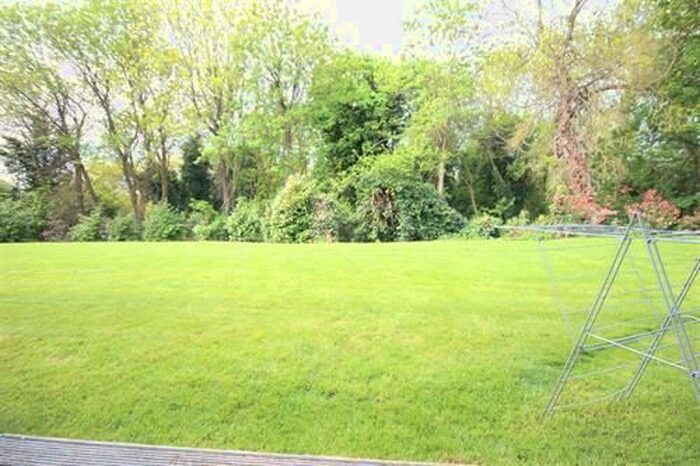 2 Bedroom Flat To Rent In Palace View, London, SE12