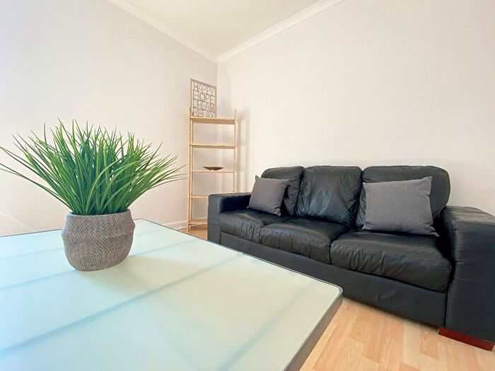 3 Bedroom Flat To Rent In White Street, Hyndland, Glasgow, G11