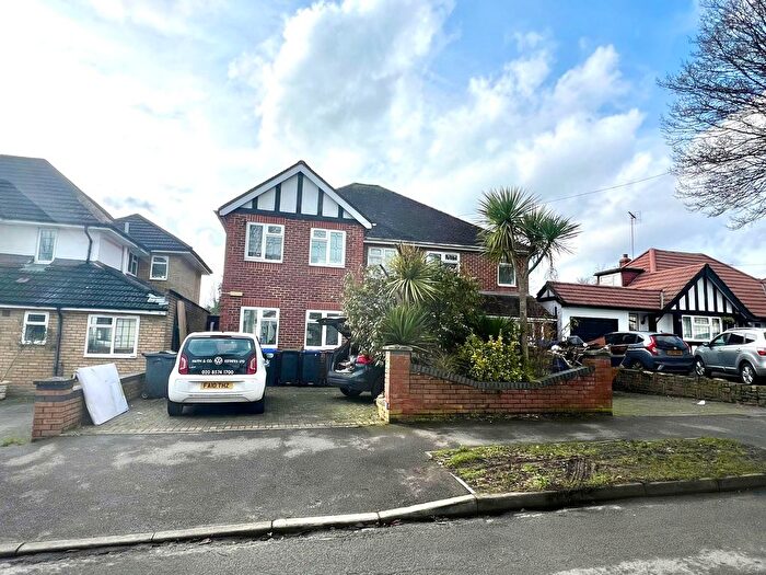 8 Bedroom Detached House To Rent In Somerset Way, Iver, SL0