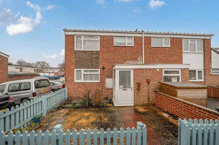 3 Bedroom End Terrace House For Sale In Colingsmead, Eldene, Swindon, SN3
