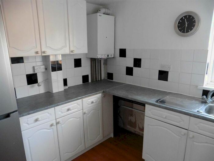 2 Bedroom Flat To Rent In Dacre Crescent, Aveley, South Ockendon, RM15