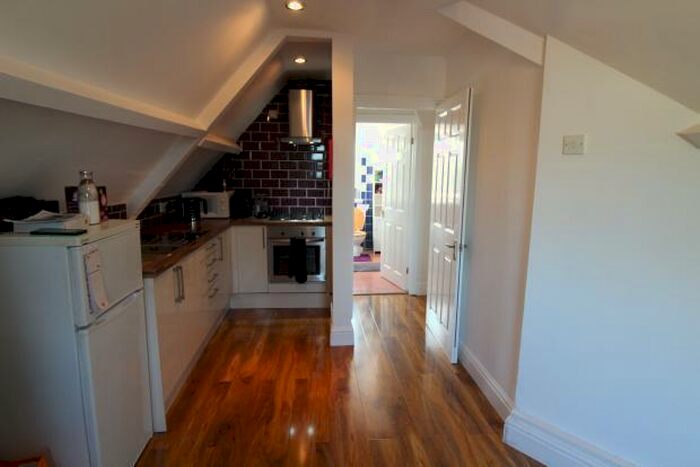 1 Bedroom Flat To Rent In Richmond Road - Cathays, CF24