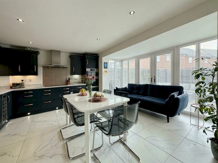 4 Bedroom Detached House For Sale In Hamel Garth, Cottingham, HU16