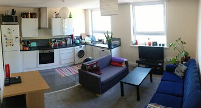 3 Bedroom Flat To Rent In Choppins Court, Wapping, E1W