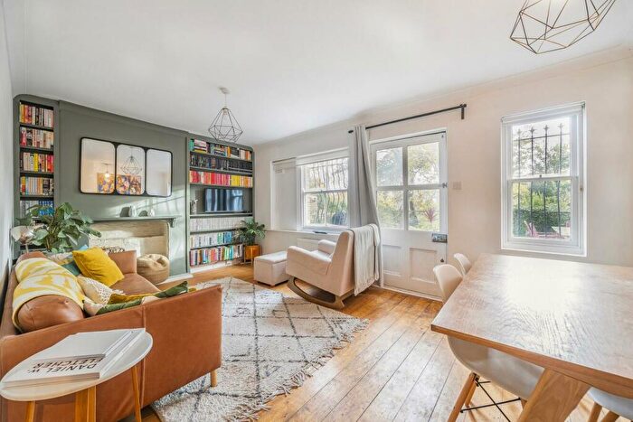 2 Bedroom Flat For Sale In Gipsy Hill, Crystal Palace, SE19
