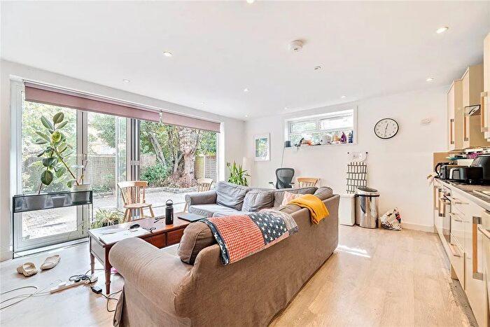 3 Bedroom Flat To Rent In Avenue Road, Tottenham, N15