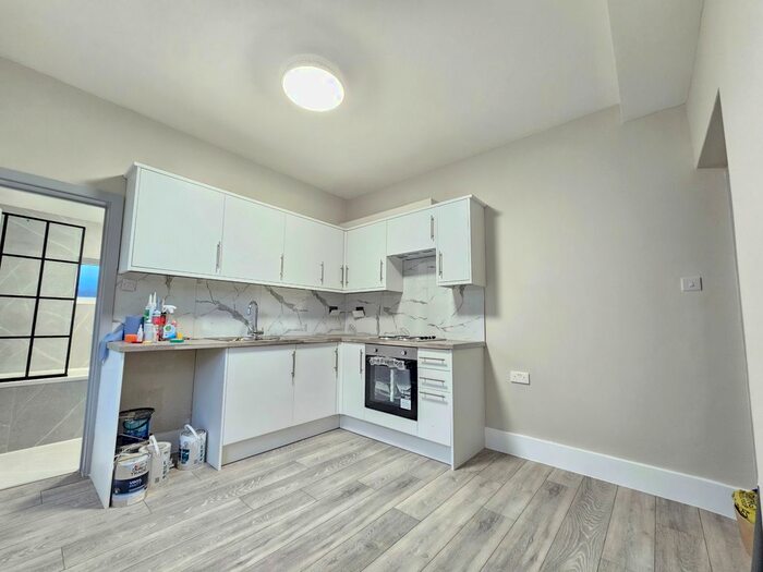 1 Bedroom Flat To Rent In Silver Street, London, N18