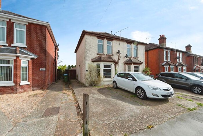 3 Bedroom Semi Detached House For Sale In South East Road, Southampton, Hampshire, SO19
