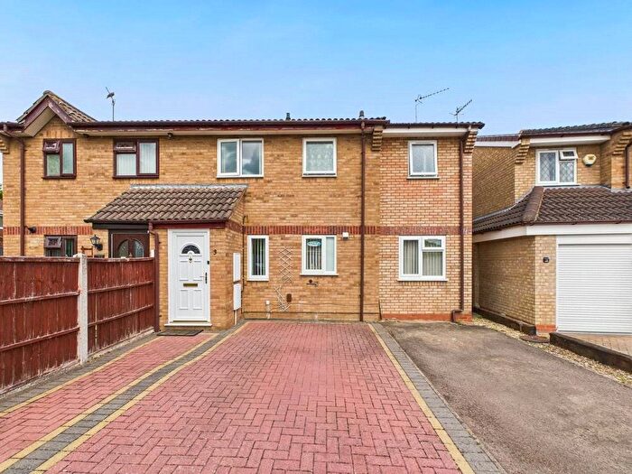 4 Bedroom Semi-Detached House For Sale In Chester Close, Worcester, WR5