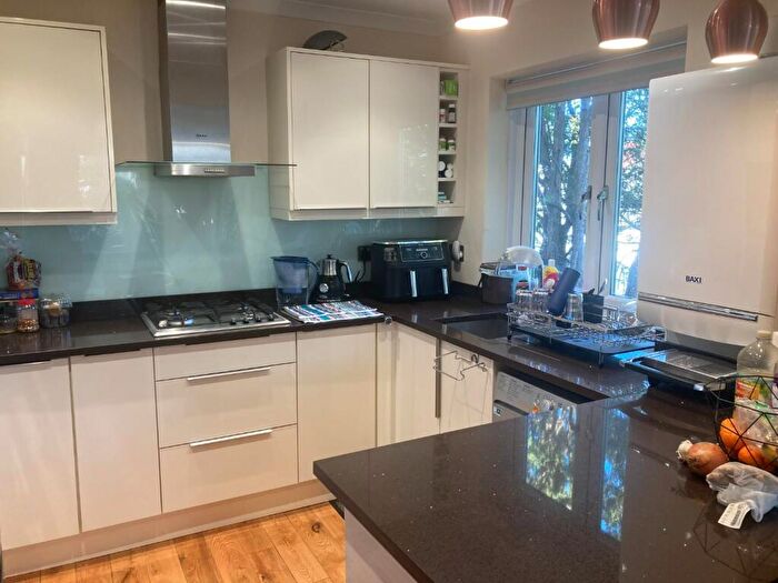 2 Bedroom Apartment To Rent In Deans Court, The Avenue, Llandaff, Cardiff, CF5