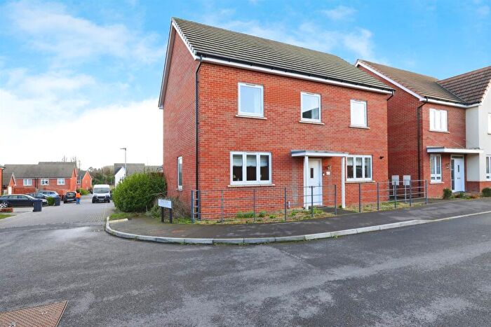 4 Bedroom Detached House For Sale In Robinson Grove, Longhedge, Salisbury, SP4