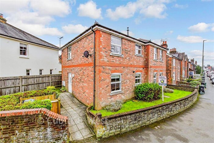 2 Bedroom Maisonette For Sale In West Road, Reigate, Surrey, RH2