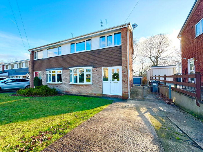 3 Bedroom Semi-Detached House For Sale In Hall Royd Walk, Silkstone Common, Barnsley, S75