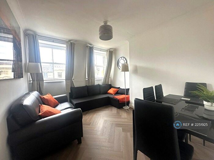 2 Bedroom Flat To Rent In Oriental Place, Brighton, BN1
