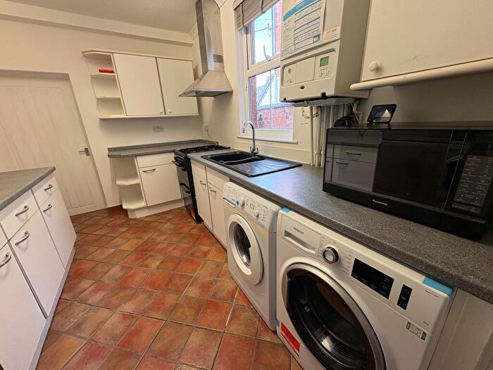 4 Bedroom House To Rent In Ashburnham Road, Northampton, NN1