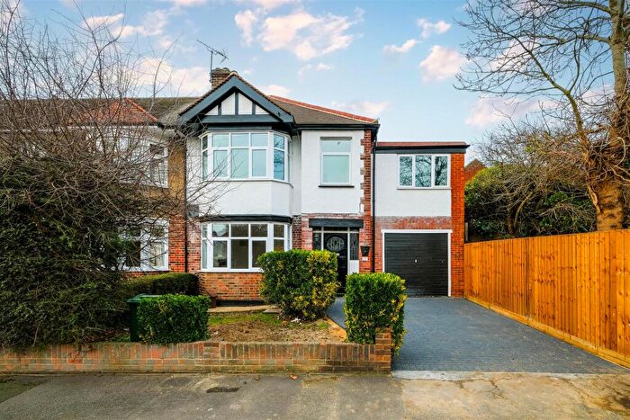 4 Bedroom Semi-Detached House To Rent In Richmond Road, North Chingford, E4