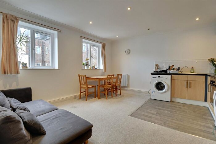 2 Bedroom Flat For Sale In Stamford Street, Portsmouth, PO1