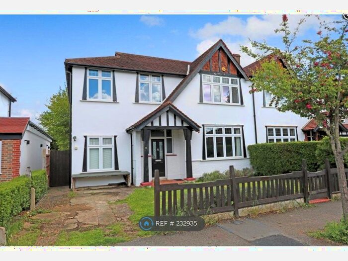 5 Bedroom Semi-Detached House To Rent In The Ridge, Surbiton, KT5