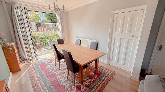 3 Bedroom Detached House For Sale In Wallace Crescent, Carshalton, Surrey, SM5