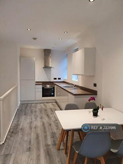 1 Bedroom Flat To Rent In Talbot Road, Old Trafford, Manchester, M16