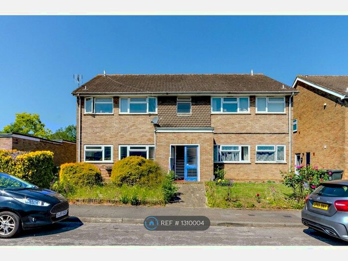 2 Bedroom Flat To Rent In Badger Close, Guildford GU2