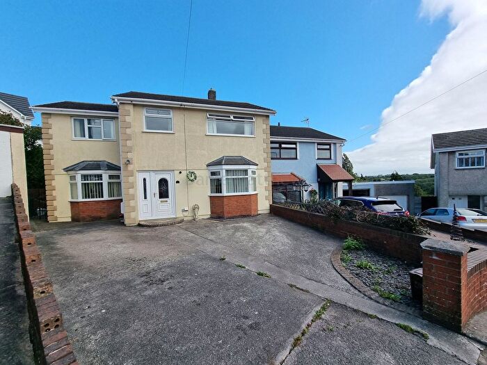 4 Bedroom Semi-Detached House For Sale In Glenview, Pen-Y-Fai, CF31