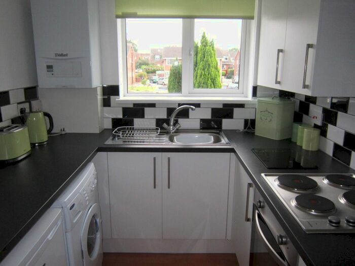 2 Bedroom Flat To Rent In Barnet Green, Dunscroft, Doncaster DN7