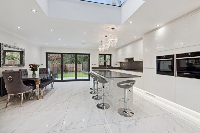 4 Bedroom Semi-Detached House For Sale In Frogmore Gardens, Hayes, UB4